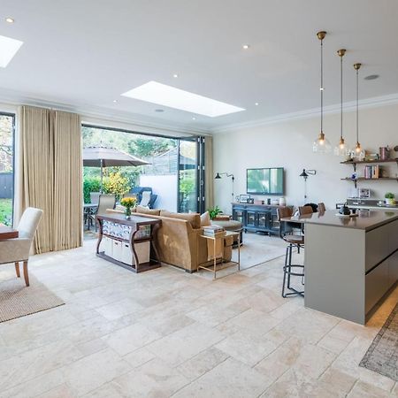 Breathtaking Putney Home With Gorgeous Garden リッチモンド エクステリア 写真