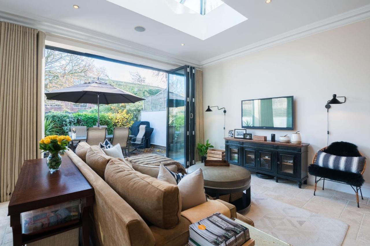 Breathtaking Putney Home With Gorgeous Garden リッチモンド エクステリア 写真