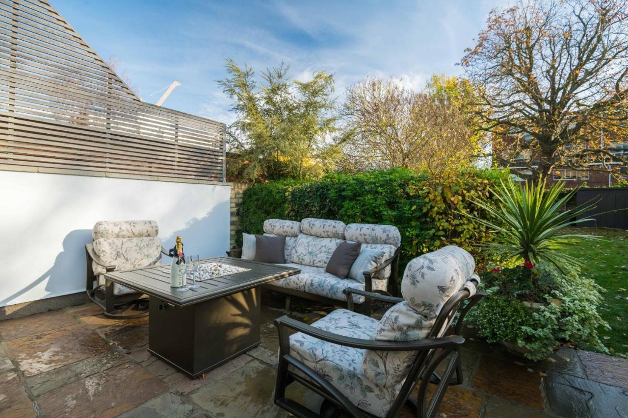 Breathtaking Putney Home With Gorgeous Garden リッチモンド エクステリア 写真