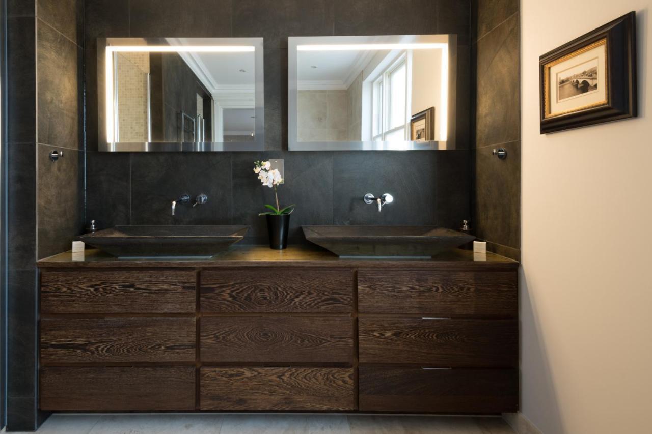 Breathtaking Putney Home With Gorgeous Garden リッチモンド エクステリア 写真
