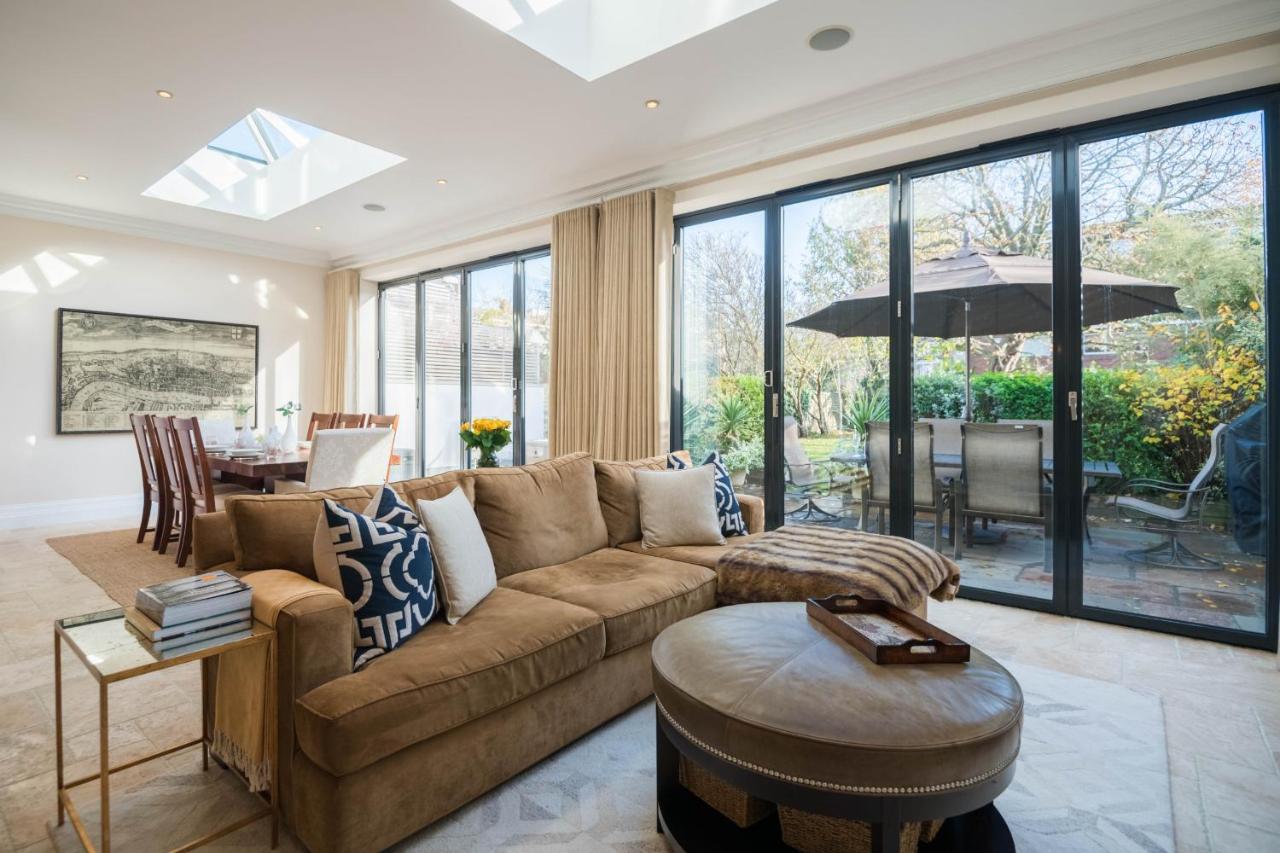 Breathtaking Putney Home With Gorgeous Garden リッチモンド エクステリア 写真