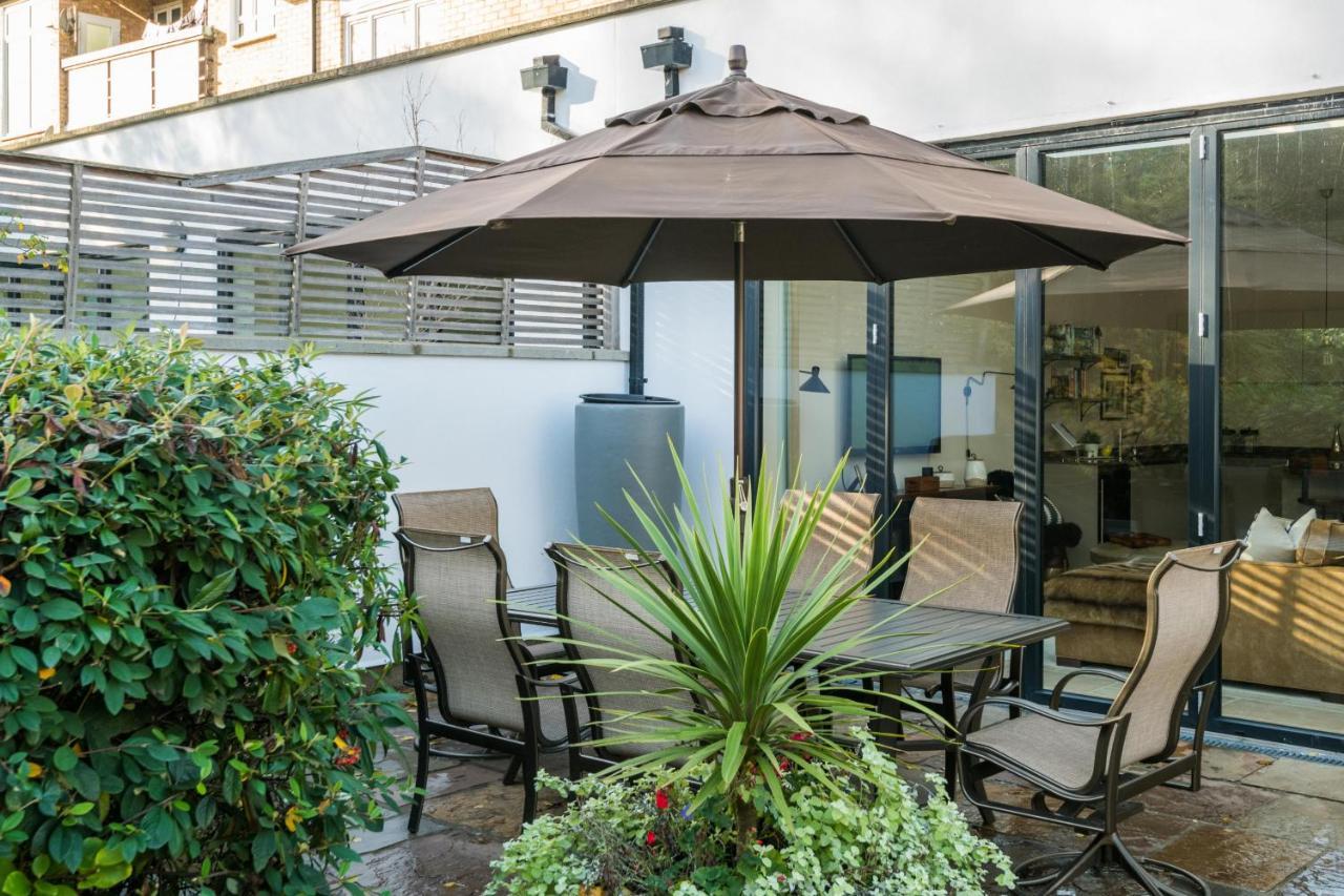 Breathtaking Putney Home With Gorgeous Garden リッチモンド エクステリア 写真