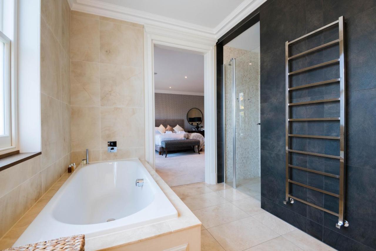 Breathtaking Putney Home With Gorgeous Garden リッチモンド エクステリア 写真