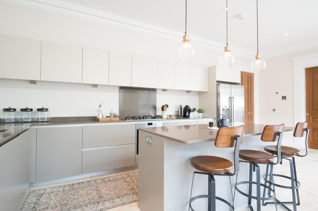 Breathtaking Putney Home With Gorgeous Garden リッチモンド エクステリア 写真