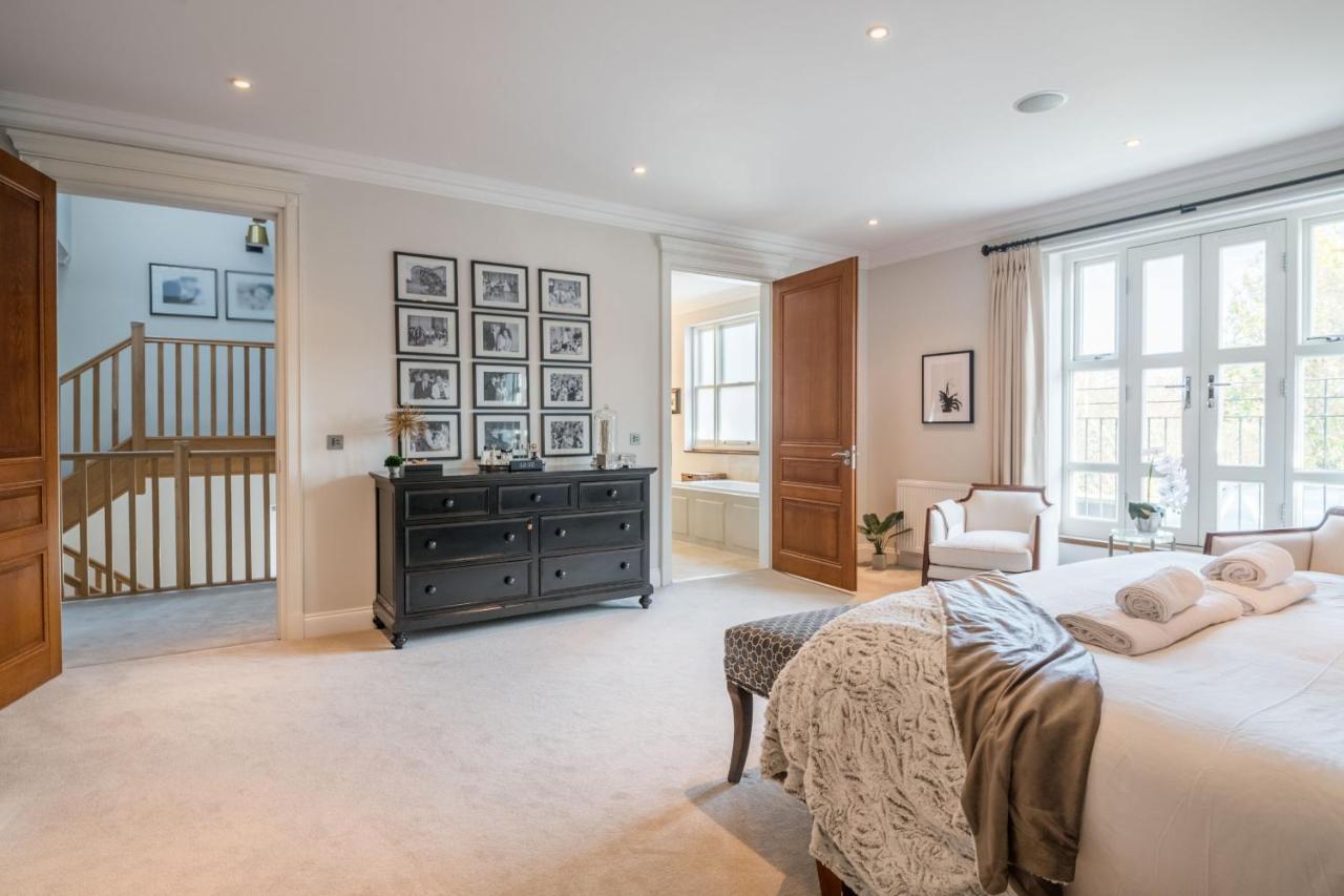 Breathtaking Putney Home With Gorgeous Garden リッチモンド エクステリア 写真