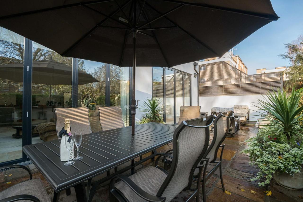 Breathtaking Putney Home With Gorgeous Garden リッチモンド エクステリア 写真