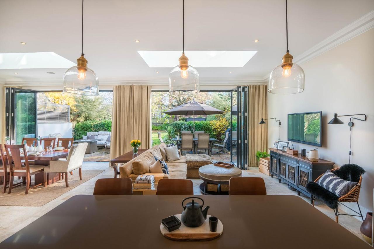 Breathtaking Putney Home With Gorgeous Garden リッチモンド エクステリア 写真