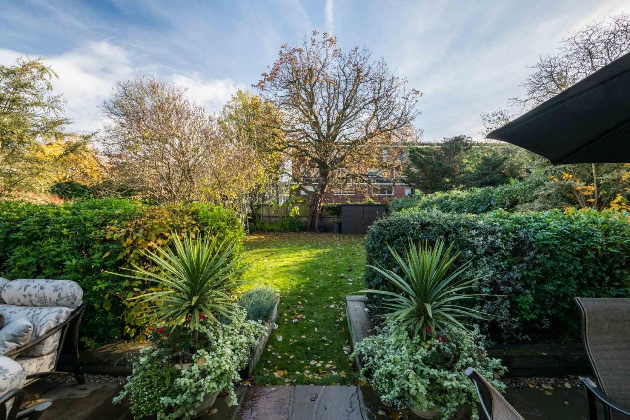 Breathtaking Putney Home With Gorgeous Garden リッチモンド エクステリア 写真