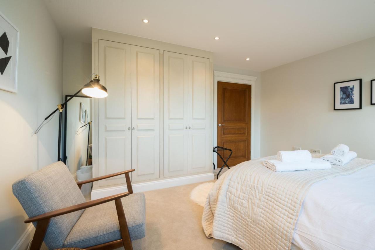 Breathtaking Putney Home With Gorgeous Garden リッチモンド エクステリア 写真