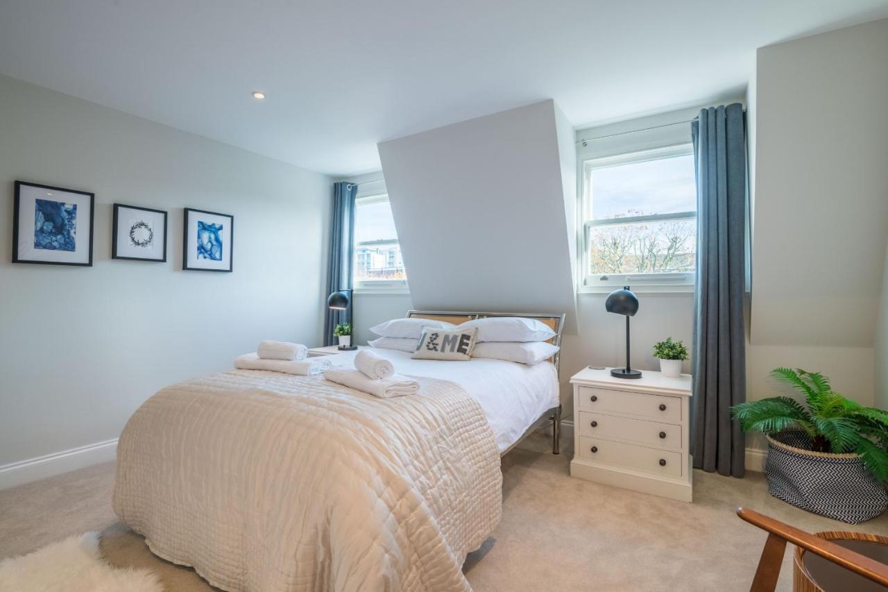 Breathtaking Putney Home With Gorgeous Garden リッチモンド エクステリア 写真